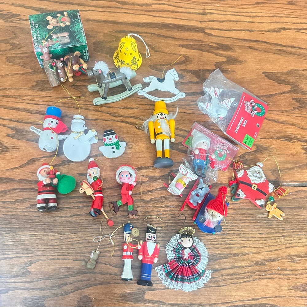Lot of 22 vintage Wooden Christmas Ornaments